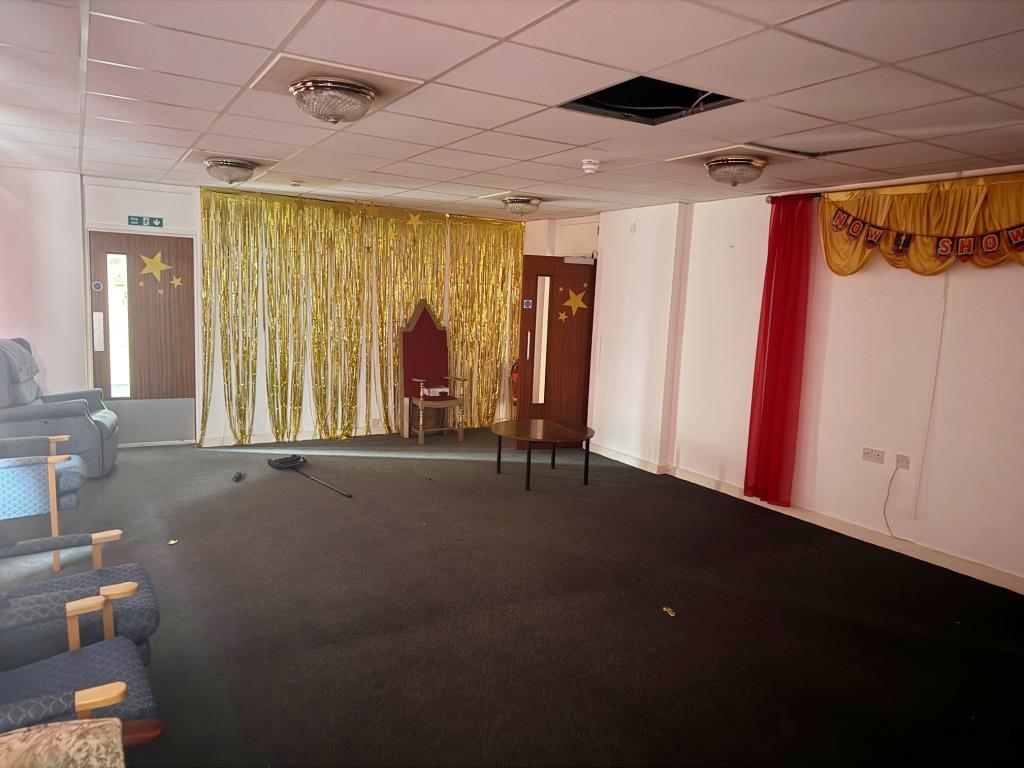 Lot: 64 - SUBSTANTIAL PREMISES WITH CAR PARK AND POTENTIAL ON ONE ACRE PLOT - Day room 3